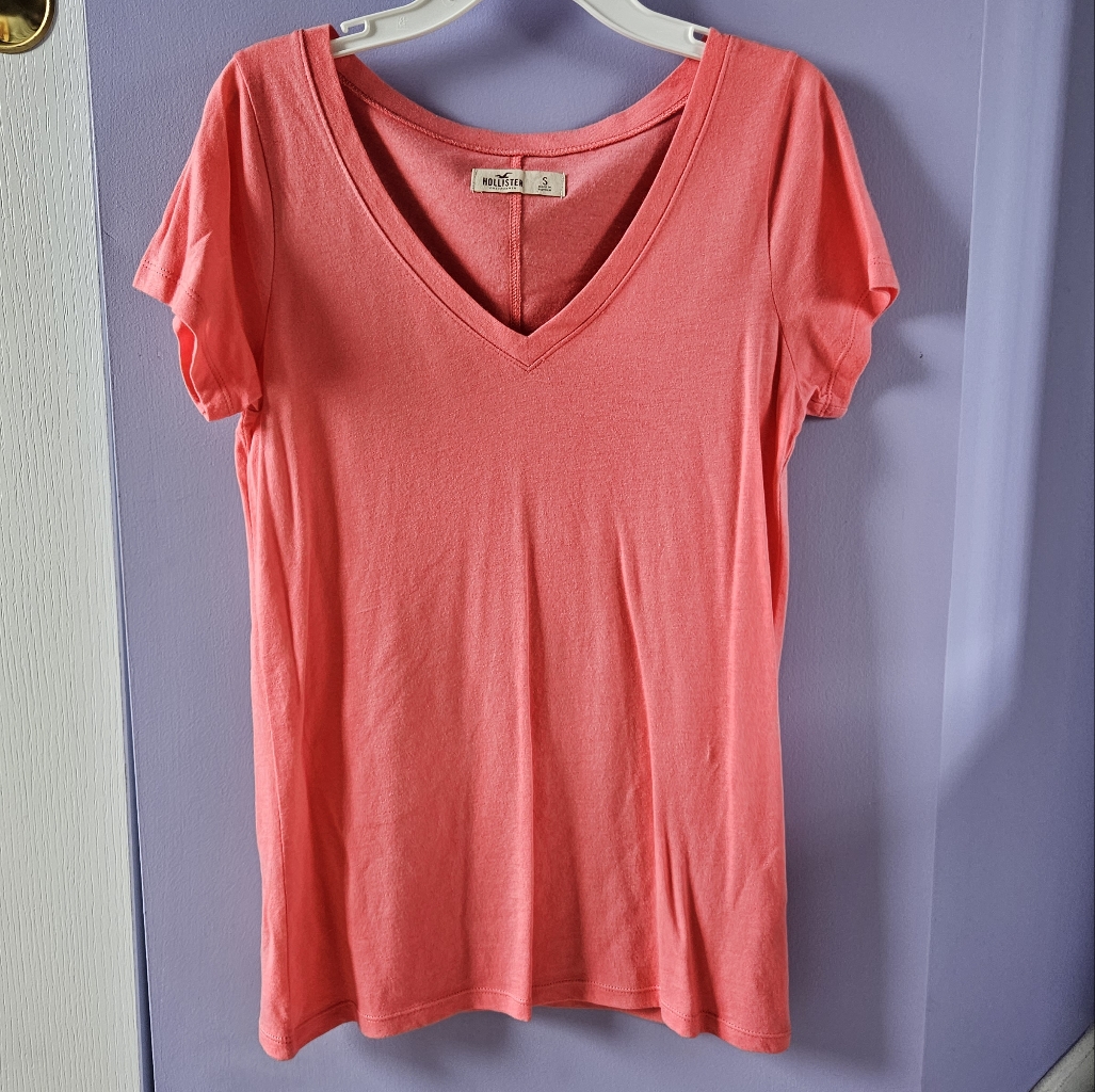 Hollister Basic Tee